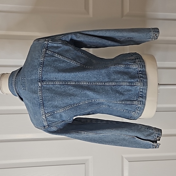 Women's Jean Jacket from the Bleu Jeans Company. Size Med. 100% Cotton - Picture 6 of 12